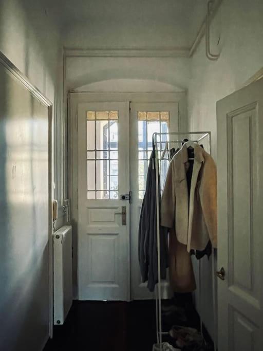Spacious In Center Apartment *