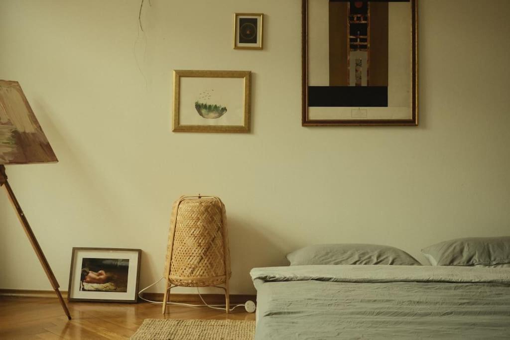 Spacious In Center Apartment *